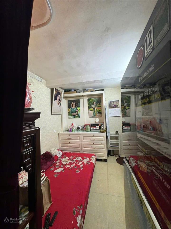 Property side image