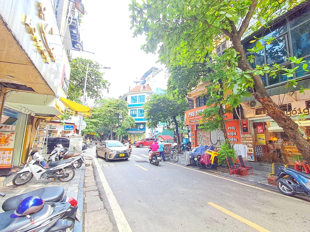 Property side image