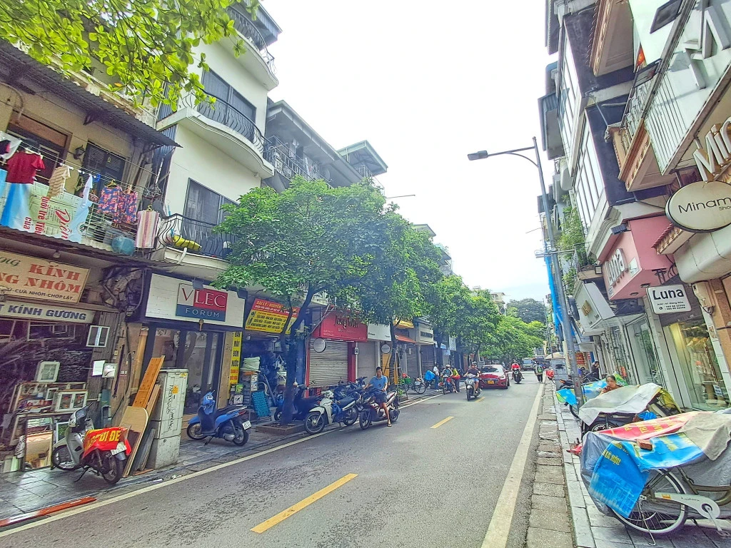Mặt phố Hàng Nón Hoàn Kiếm 34m² 4 tầng 1 sổ full thổ cư nở hậu kinh doanh sầm uất chỉ 36 tỷ