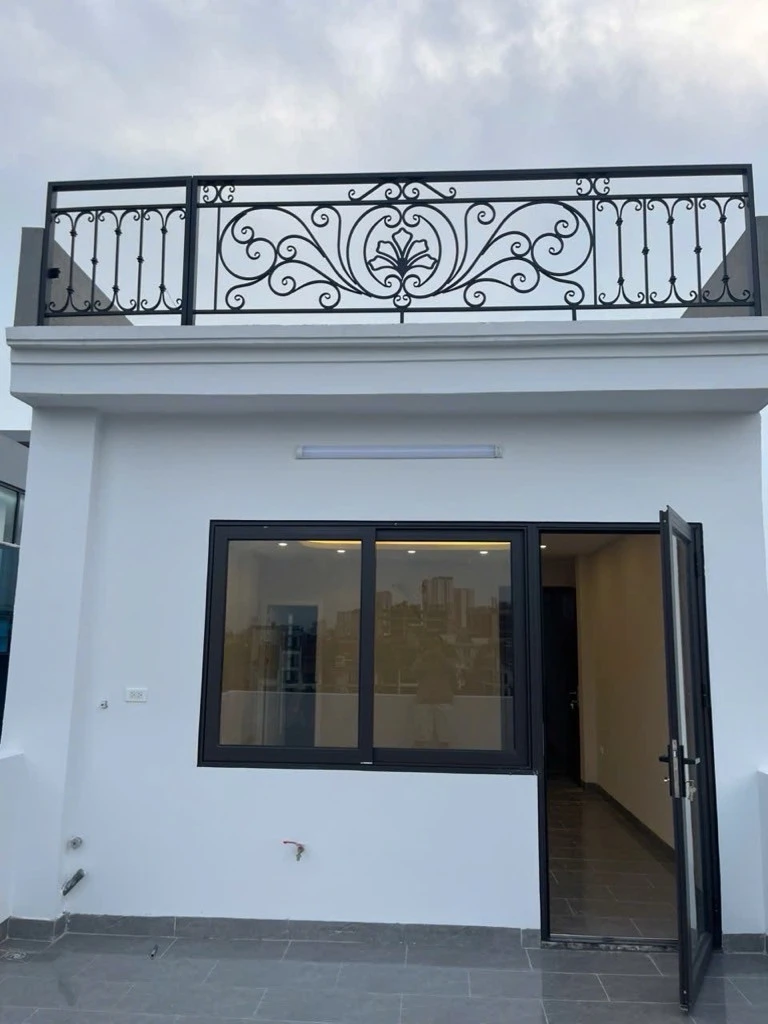 Property side image