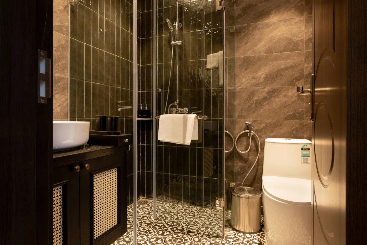 Property side image