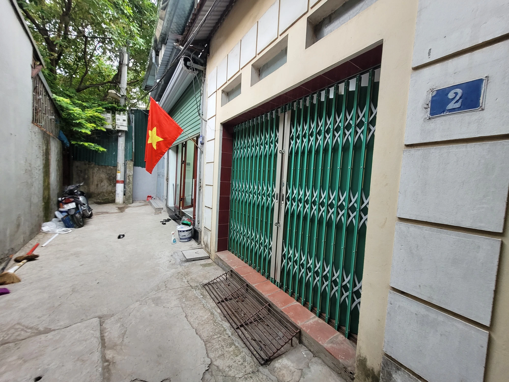 Property side image