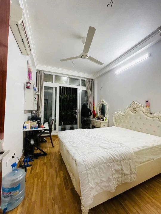 Property side image