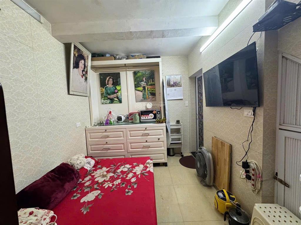 Property side image